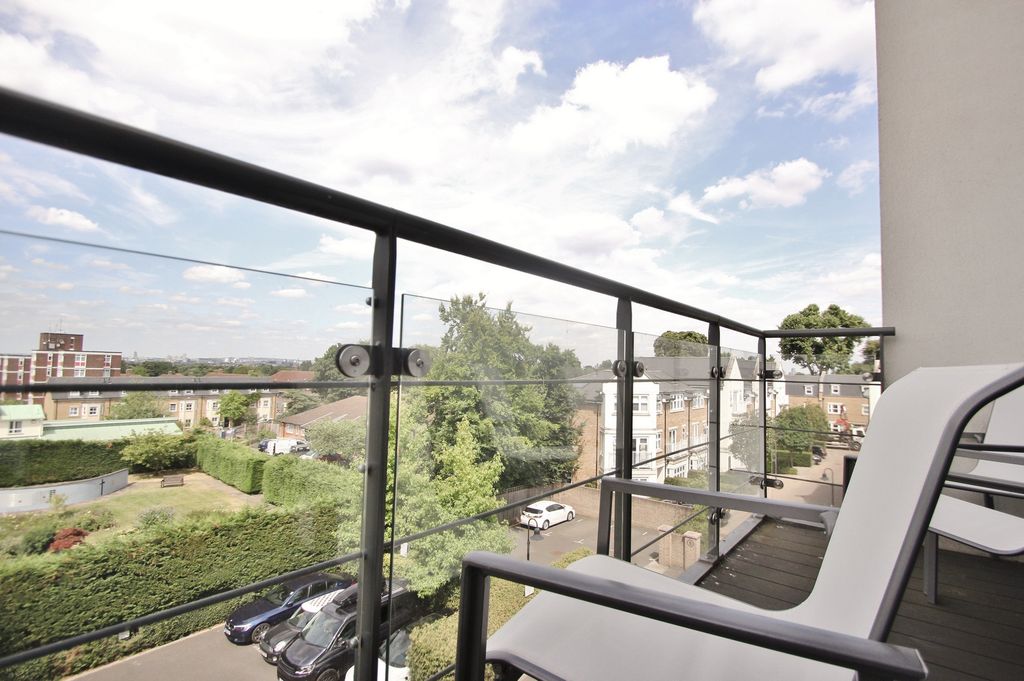 Property photo 3 of 19 Photo 15