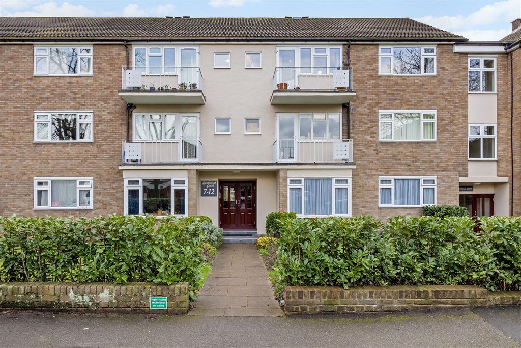 Property photo 1 of 12 Lyndhurst Court 10 14675 27 01 26-001.Jpg