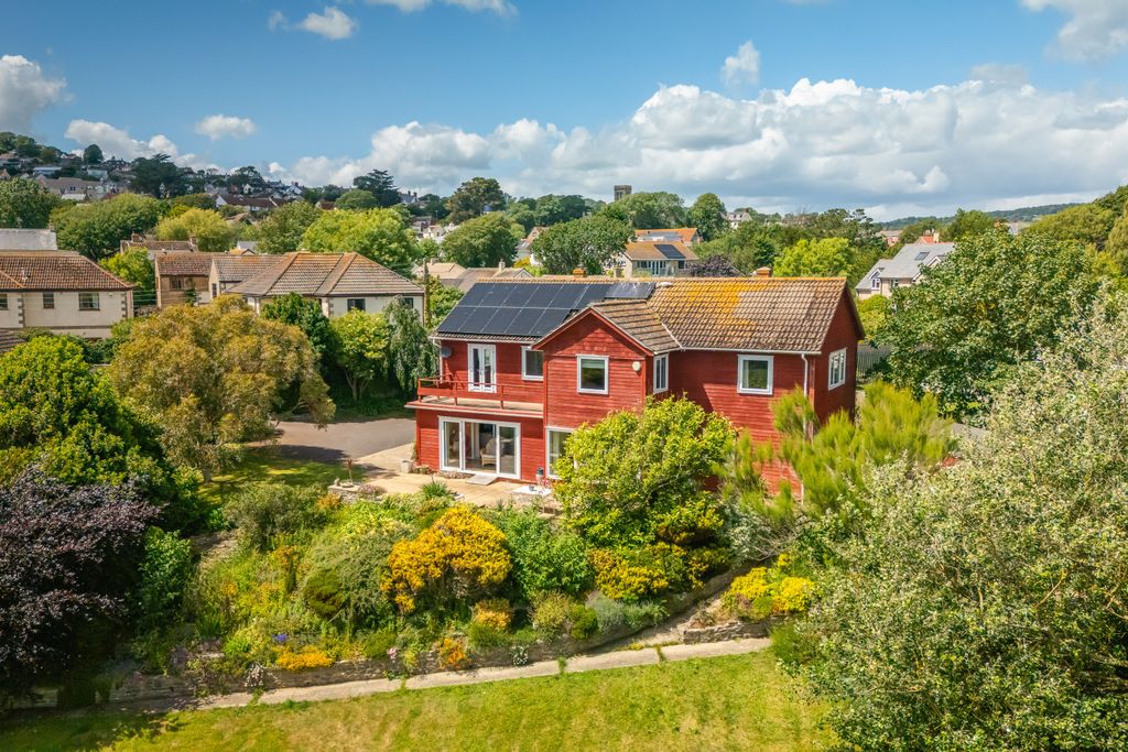 Property photo 1 of 19 Rivermead House