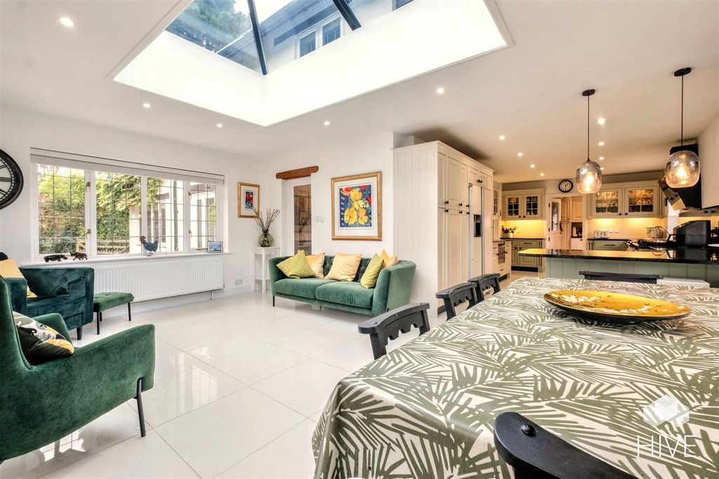 Property photo 3 of 48