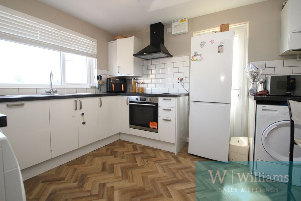 Property photo 3 of 13 Kitchen