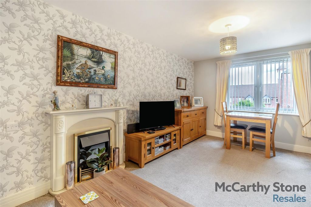 Property photo 3 of 22 8649936-Interior02.Jpg