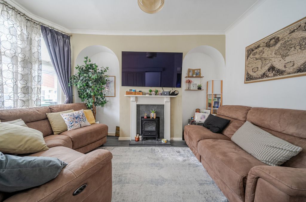 Property photo 2 of 15 1425396-2-69Aee80...