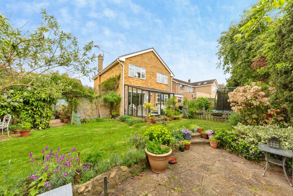 Property photo 1 of 20 14_Meadowdale_Crescent-37