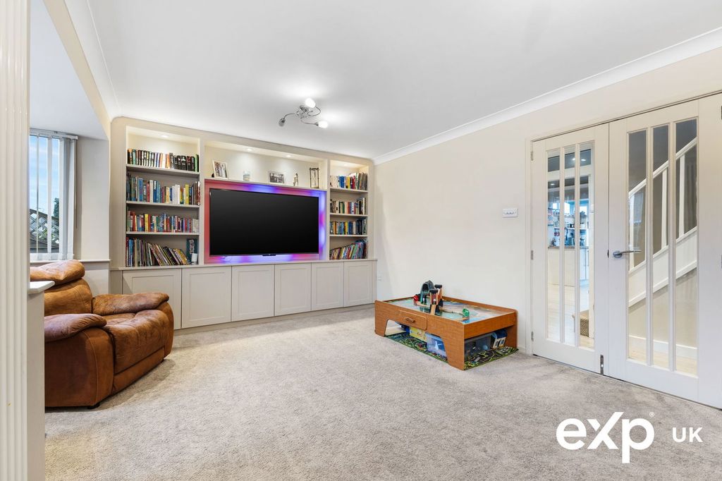 Property photo 3 of 27