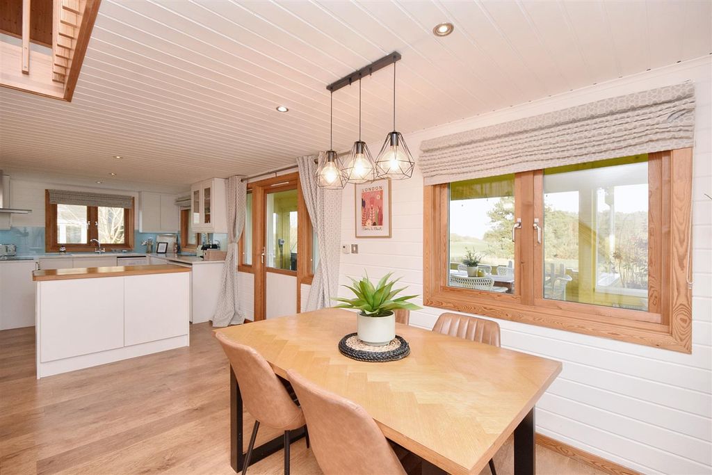 Property photo 3 of 13 4 (80).Jpg