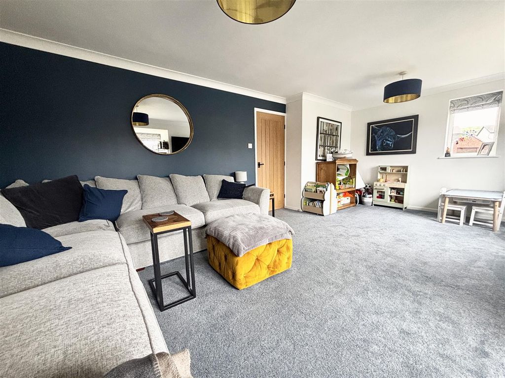 Property photo 2 of 28