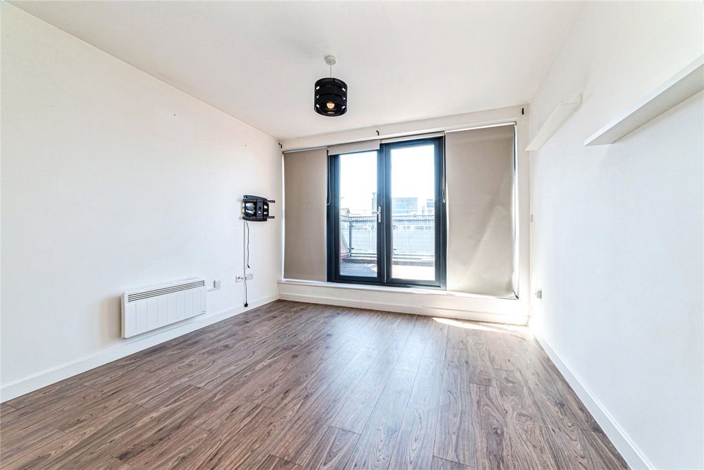 Property photo 2 of 17 Picture No. 37