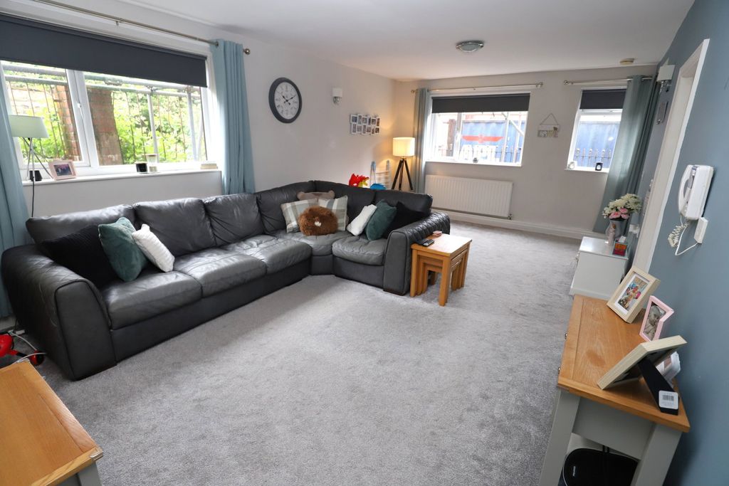 Property photo 3 of 15