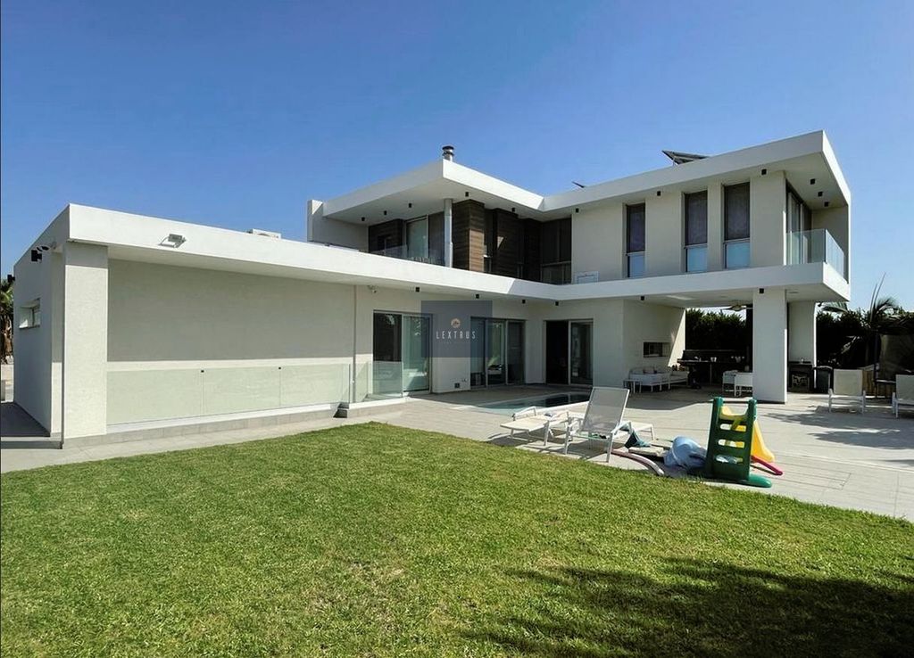 Property photo 2 of 11