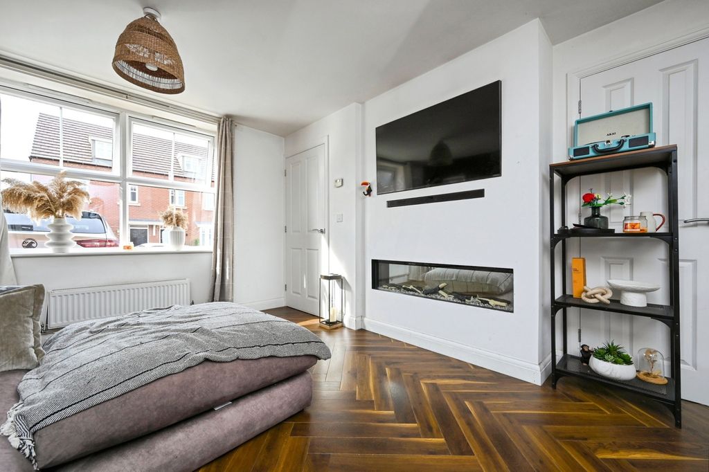 Property photo 3 of 19 Pbox-Img.Jpg