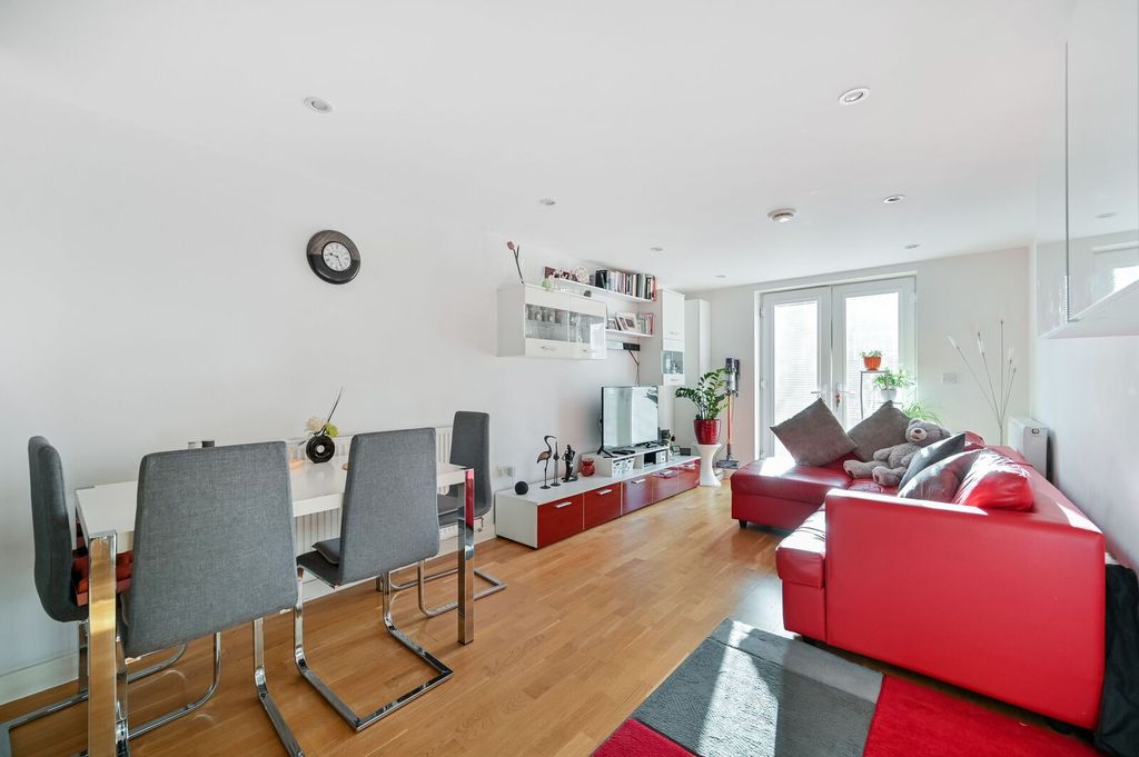 Property photo 2 of 11