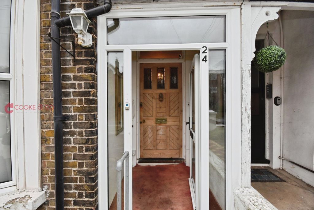 Property photo 2 of 21