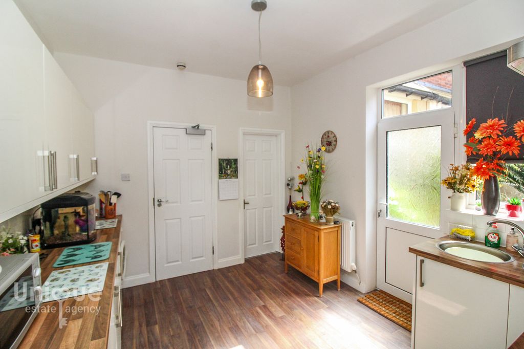 Property photo 3 of 32