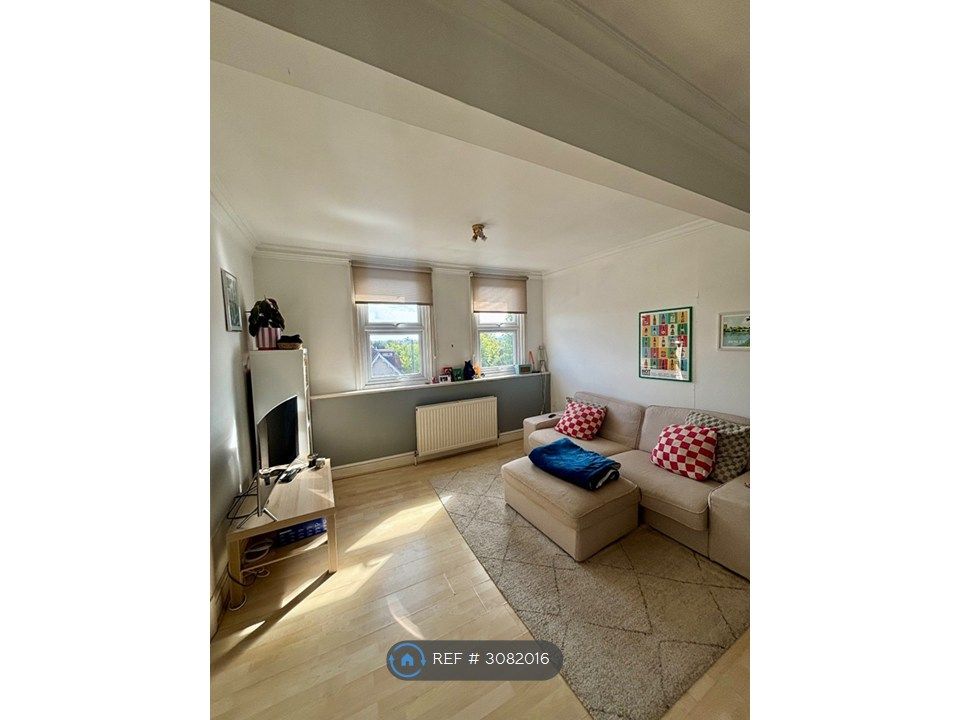 Property photo 1 of 10 Living Room