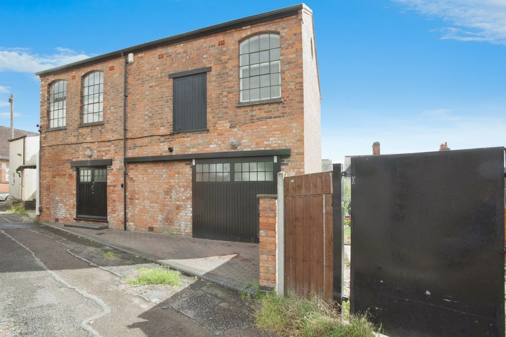 Property photo 1 of 13