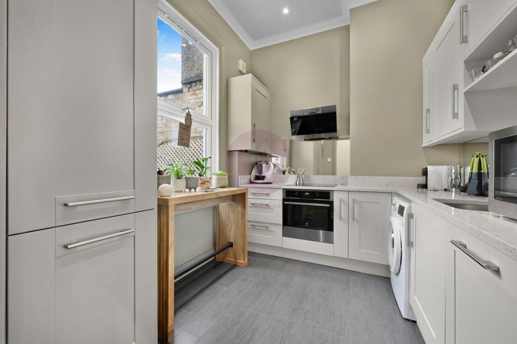 Property photo 3 of 14 Picture No. 11