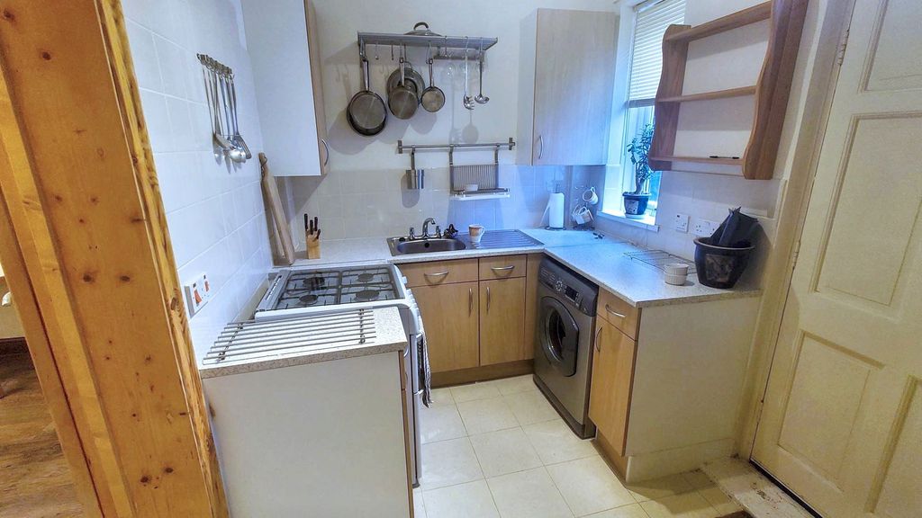 Property photo 3 of 5