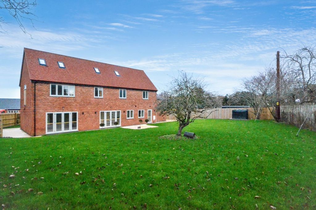 Property photo 2 of 40