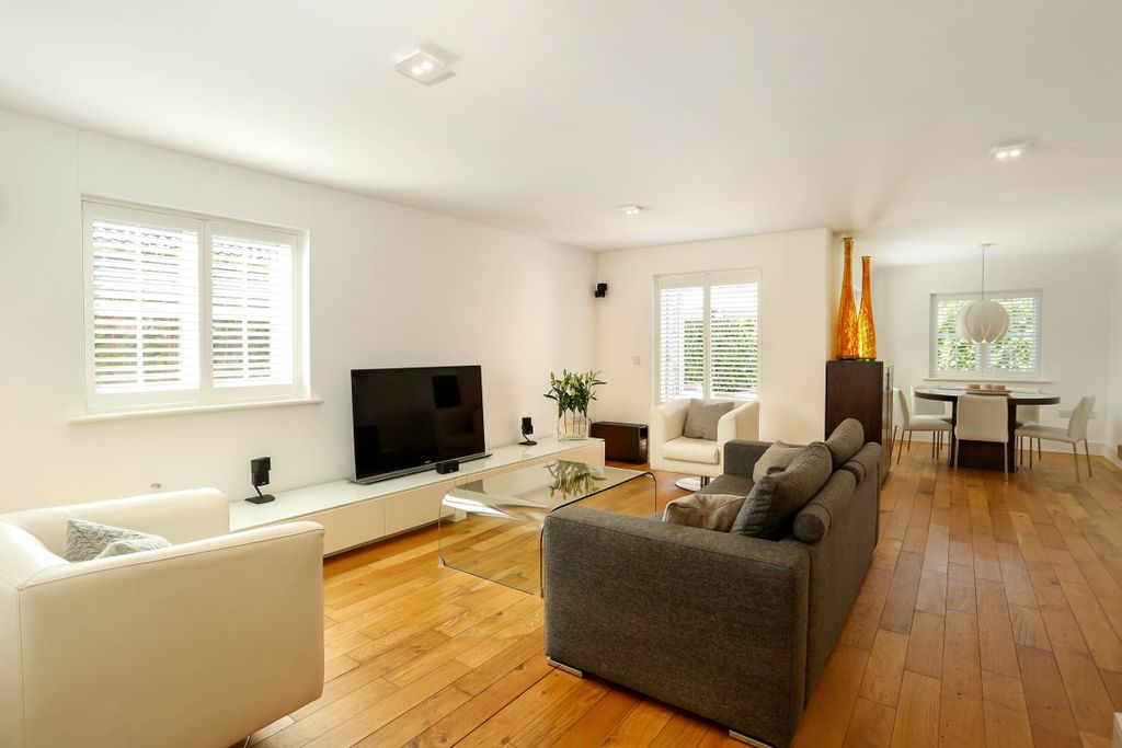 Property photo 2 of 9