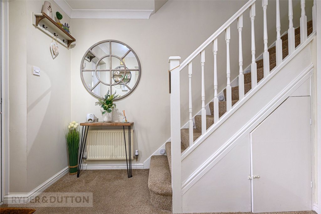 Property photo 3 of 18 Hallway