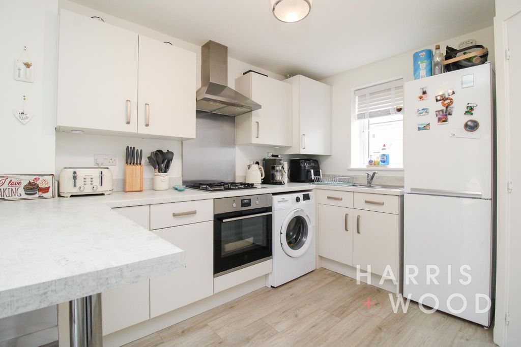 Property photo 2 of 17 4667573