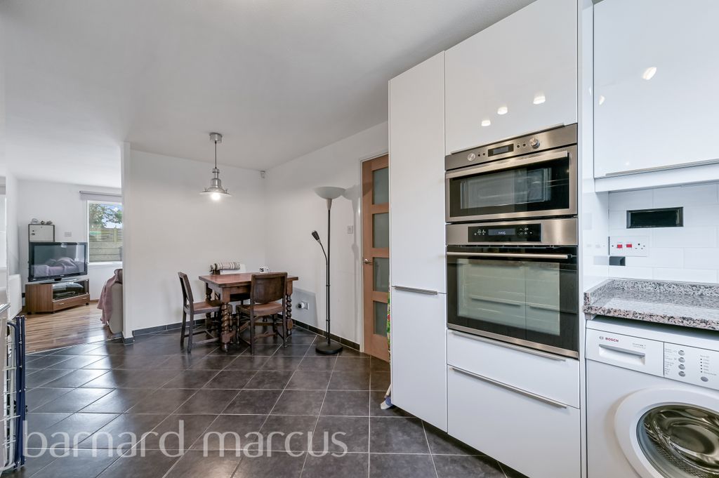 Property photo 3 of 8 Image