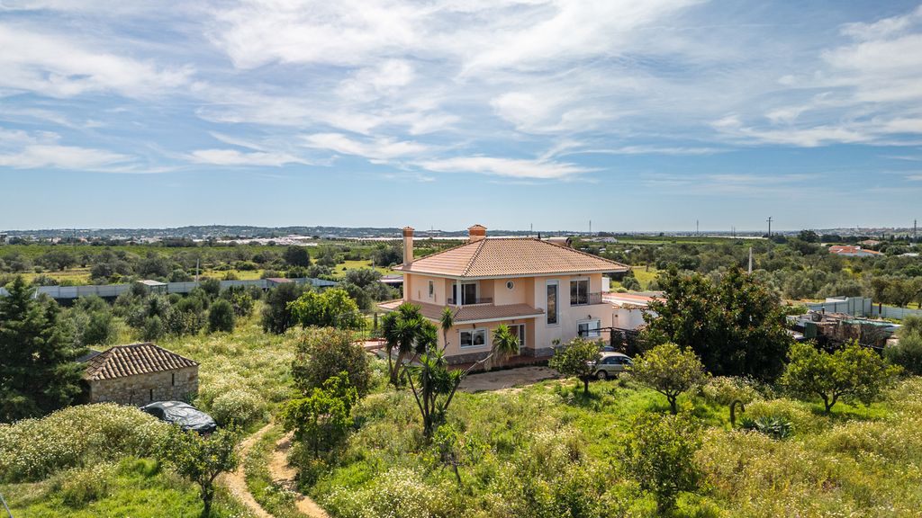 Property photo 1 of 32