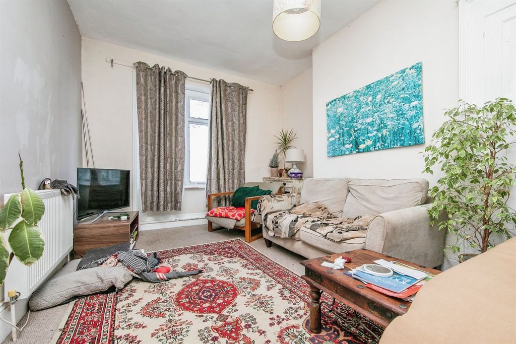 Property photo 2 of 6