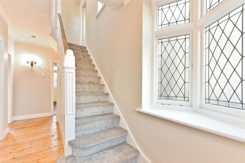 Property photo 2 of 11 5717371