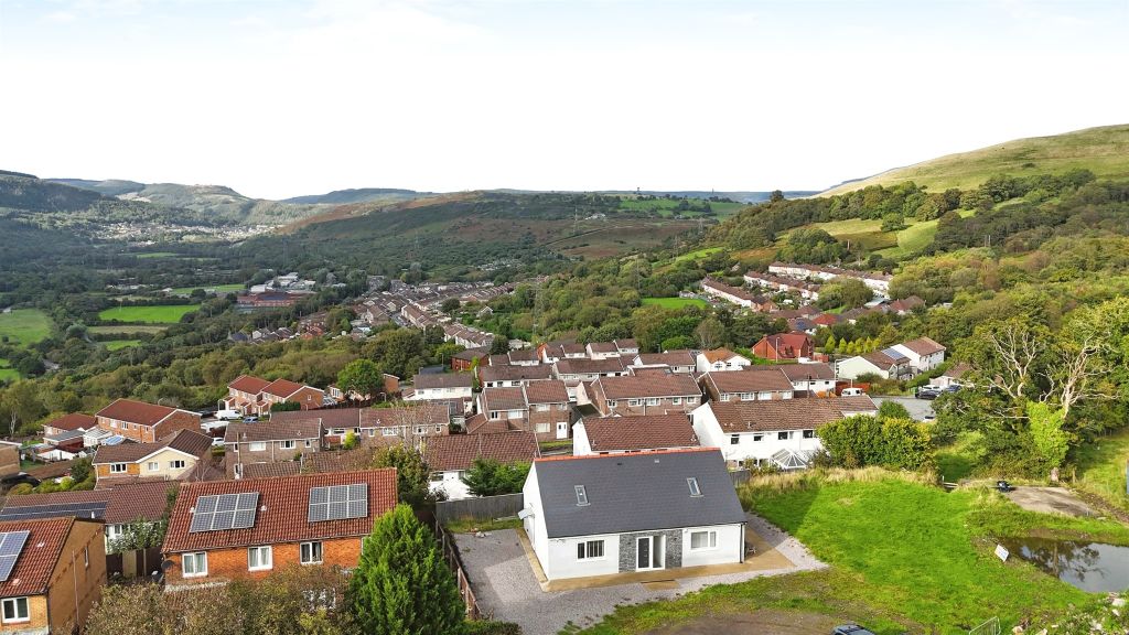 Property photo 2 of 31