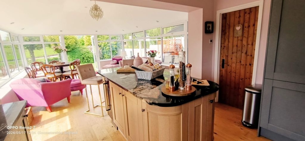 Property photo 2 of 16 De5d1818-2056-461c-Bb29-26491430B32d-1_All_914