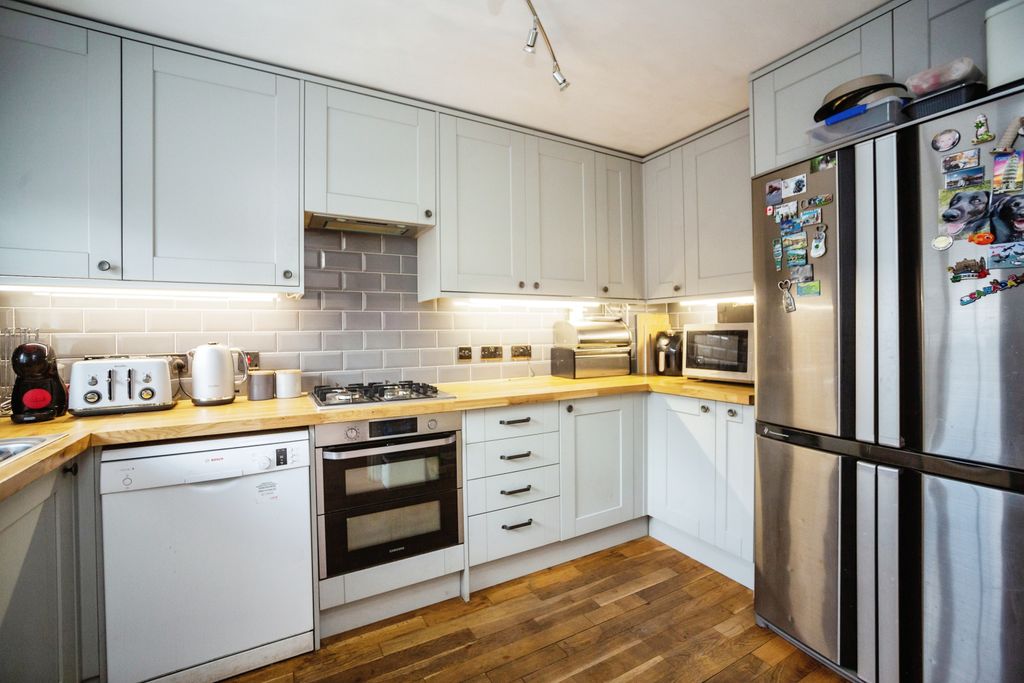 Property photo 3 of 15 Kitchen