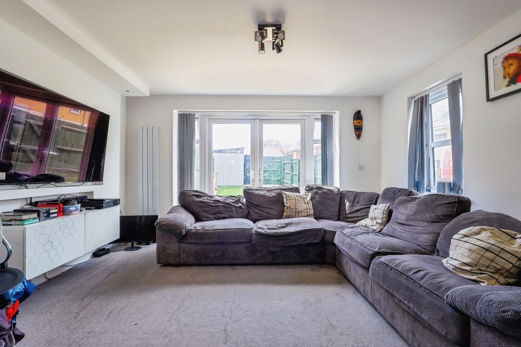 Property photo 2 of 15 Pbox-Img.Jpg