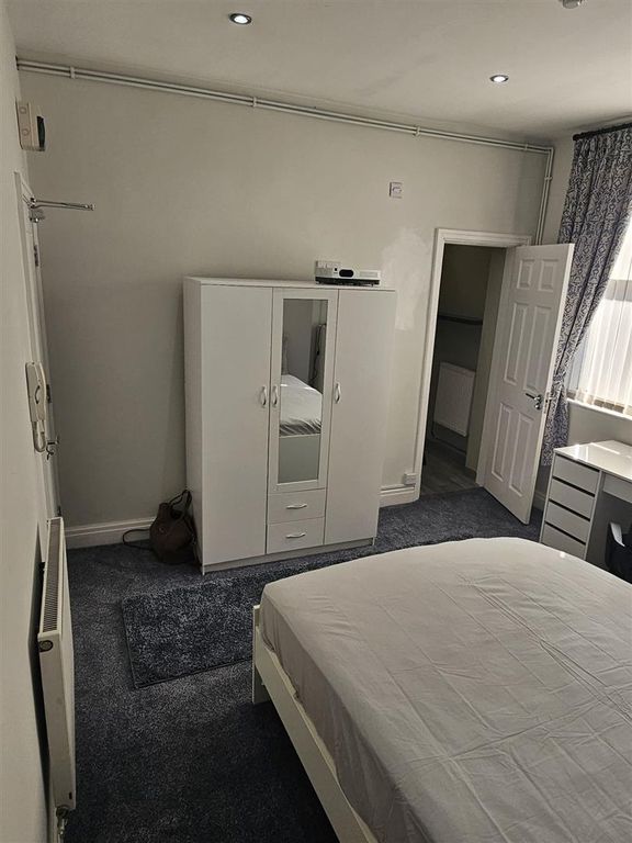 Property photo 3 of 15 Room 03