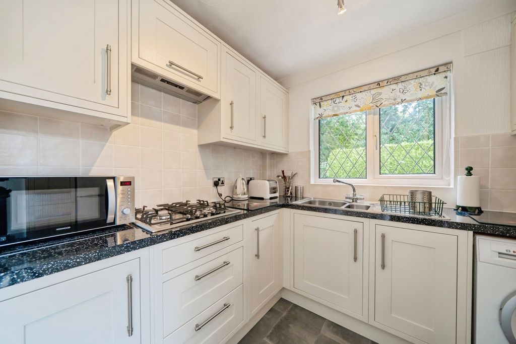 Property photo 2 of 19 Kitchen