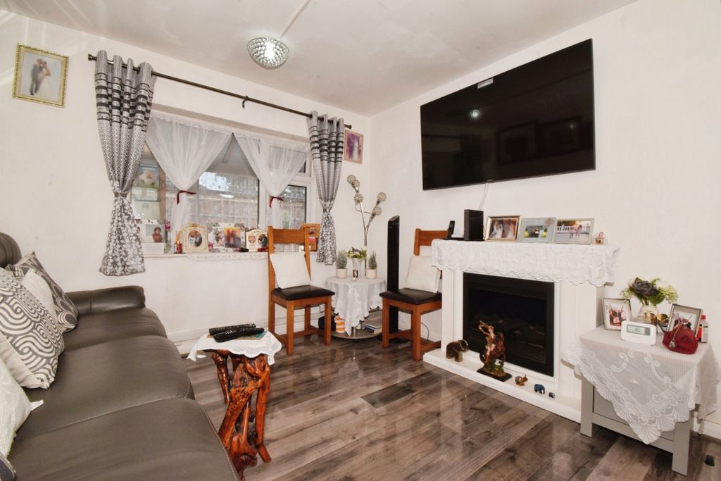 Property photo 2 of 20 Pbox-Img.Jpg