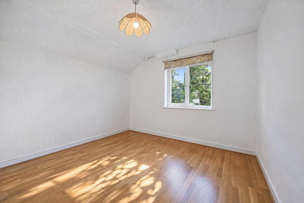 Property photo 3 of 9 Elizabeth Mews - Unfurnished - Bedroom1