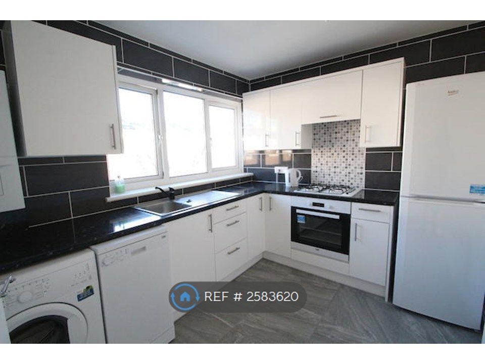 Property photo 3 of 4 Kitchen
