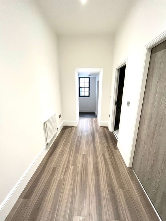 Property photo 2 of 9 Hallway