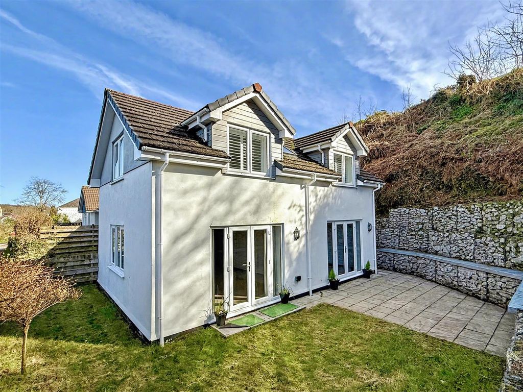 Property photo 3 of 20