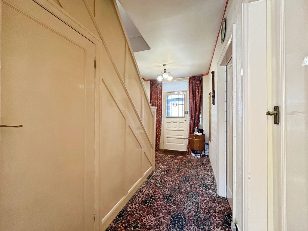 Property photo 2 of 31