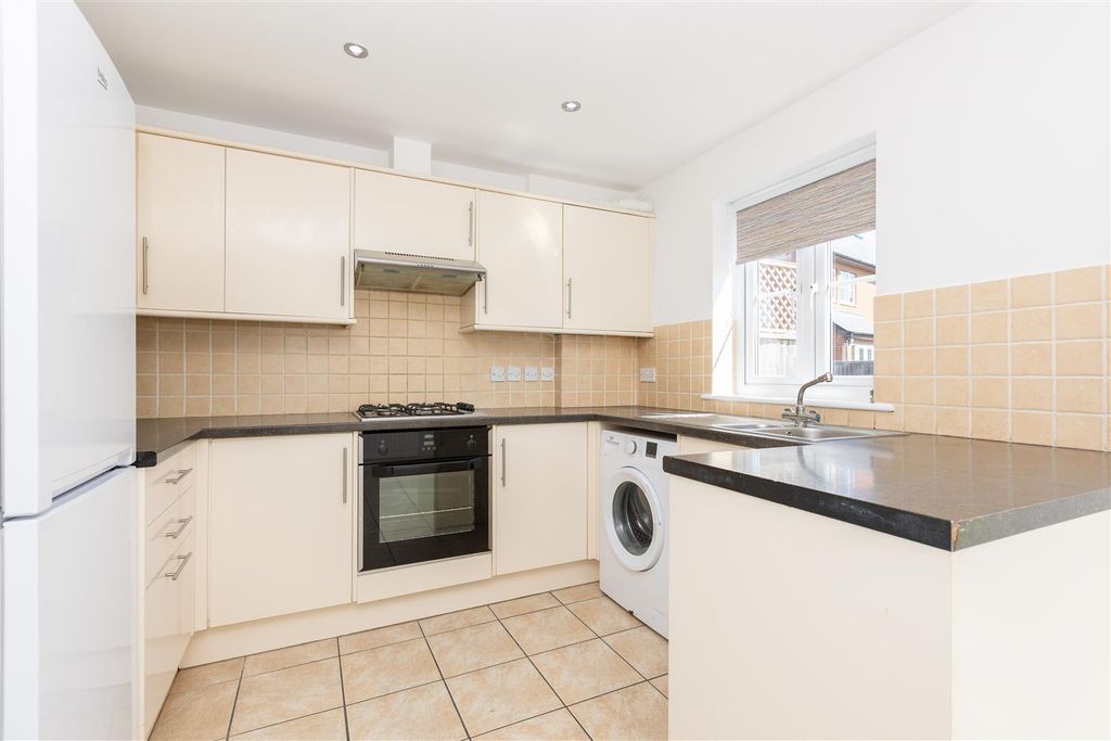 Property photo 3 of 16 Kitchen