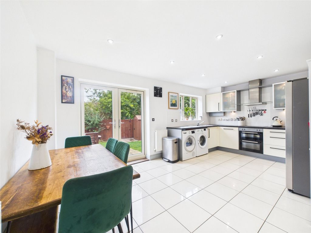 Property photo 2 of 17 Picture No. 16