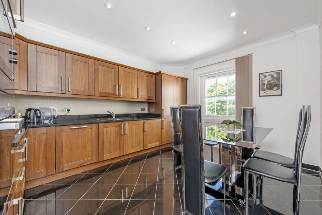 Property photo 3 of 11 Kitchen