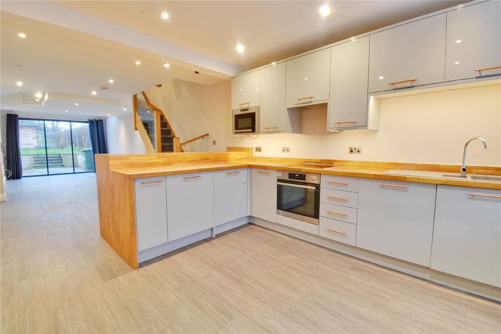 Property photo 2 of 17 Picture No. 01