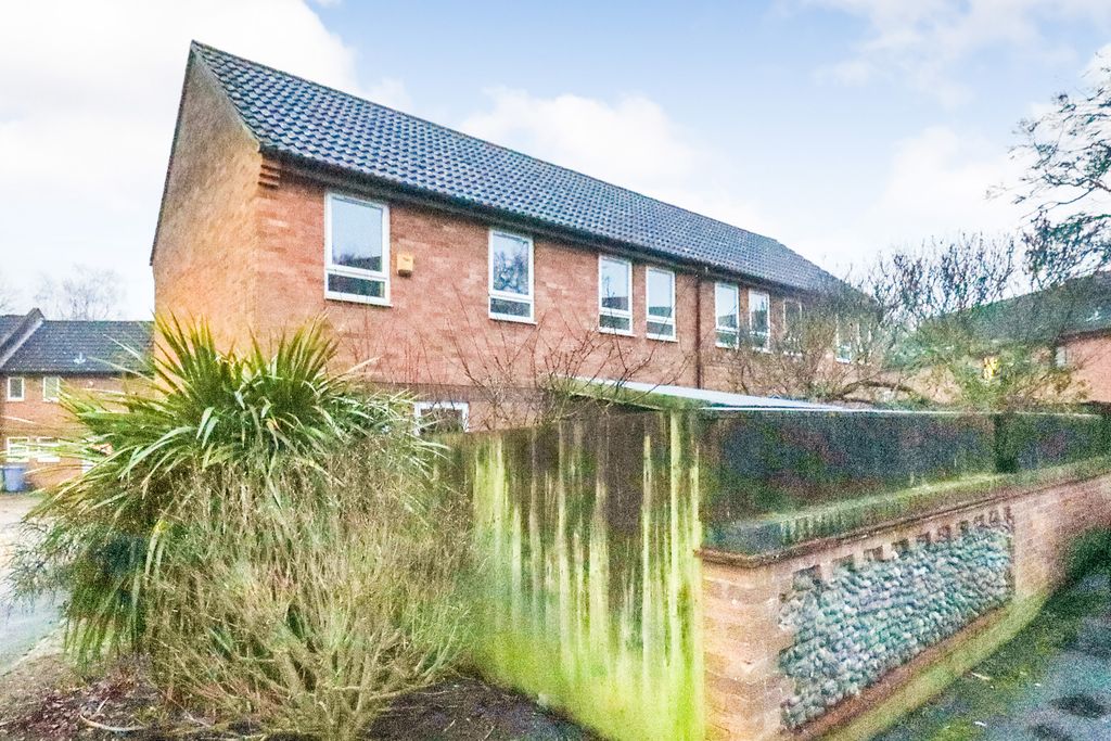 Property photo 2 of 3 31 Skoner Road, Norwich, Norfolk, Nr5 9Ax