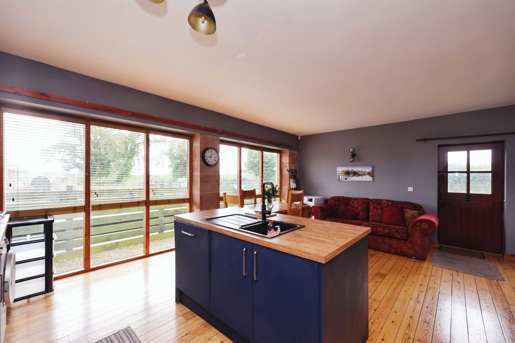 Property photo 2 of 10 Photography