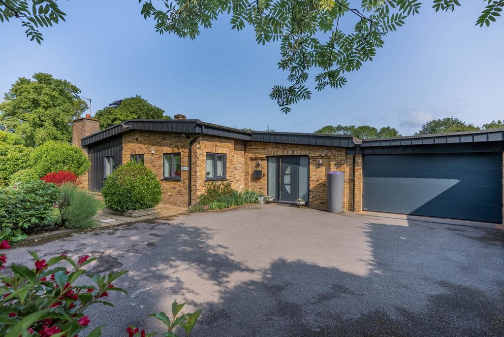 Property photo 2 of 34