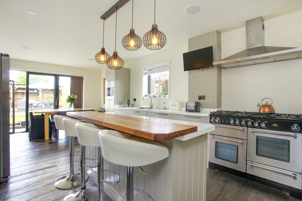 Property photo 3 of 18 Kitchen/Dining Room